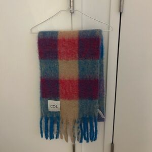 Cos wool scarf